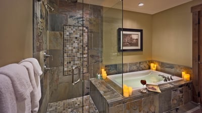 King ensuite with soaking tub