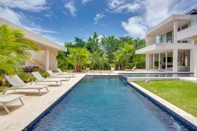 Luxury Villa Photo #4