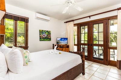 Luxury Villa Photo #33