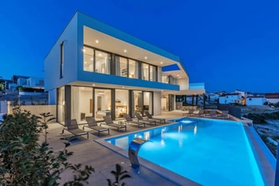 Luxury Villa Photo #2