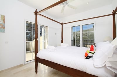 Luxury Villa Photo #14
