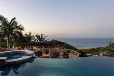 Luxury Villa Photo #4