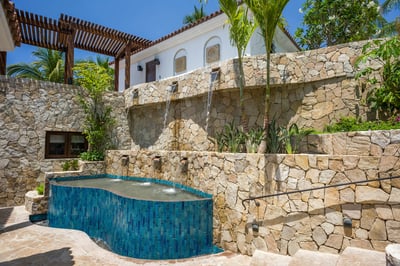 Luxury Villa Photo #13