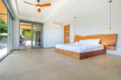 Luxury Villa Photo #49