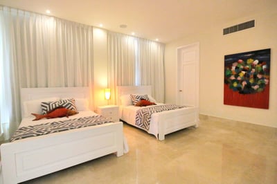 Luxury Villa Photo #23