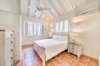 Luxury Villa Photo #18