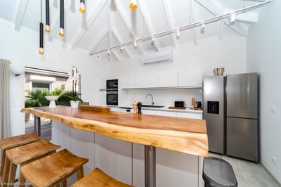 Kitchen & Dining Area: Fully equipped and air-conditioned kitchen. Electric oven, gas stove, microwa