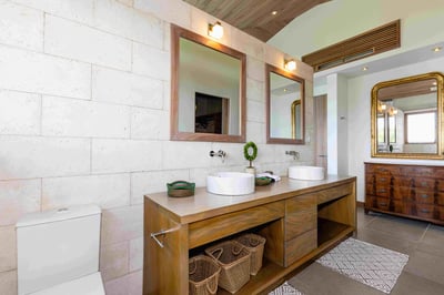 Villa Royal | Bathroom