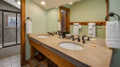 King ensuite, upper loft