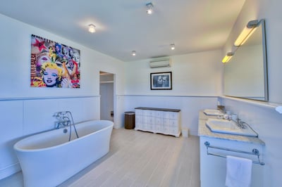 Luxury Villa Photo #18