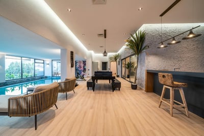 Luxury Villa Photo #16
