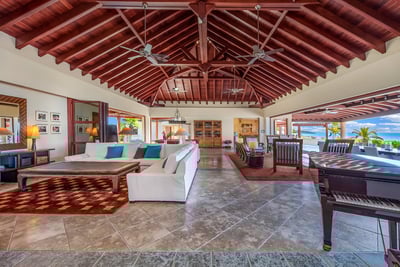 Luxury Villa Photo #30