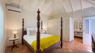 Luxury Villa Photo #37