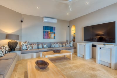 Luxury Villa Photo #27