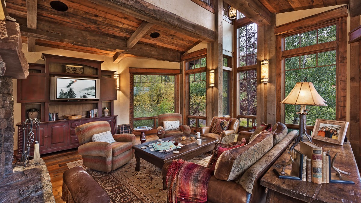 Great room with views of the ski mountain - Image 1
