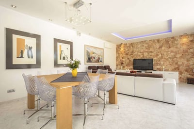 Luxury Villa Photo #8