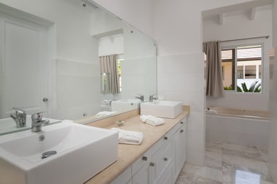 Luxury Villa Photo #23