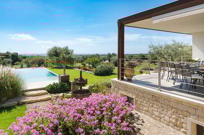 Luxury Villa Photo #16