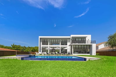 Luxury Villa Photo #3