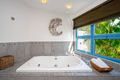 Luxury Villa Photo #35