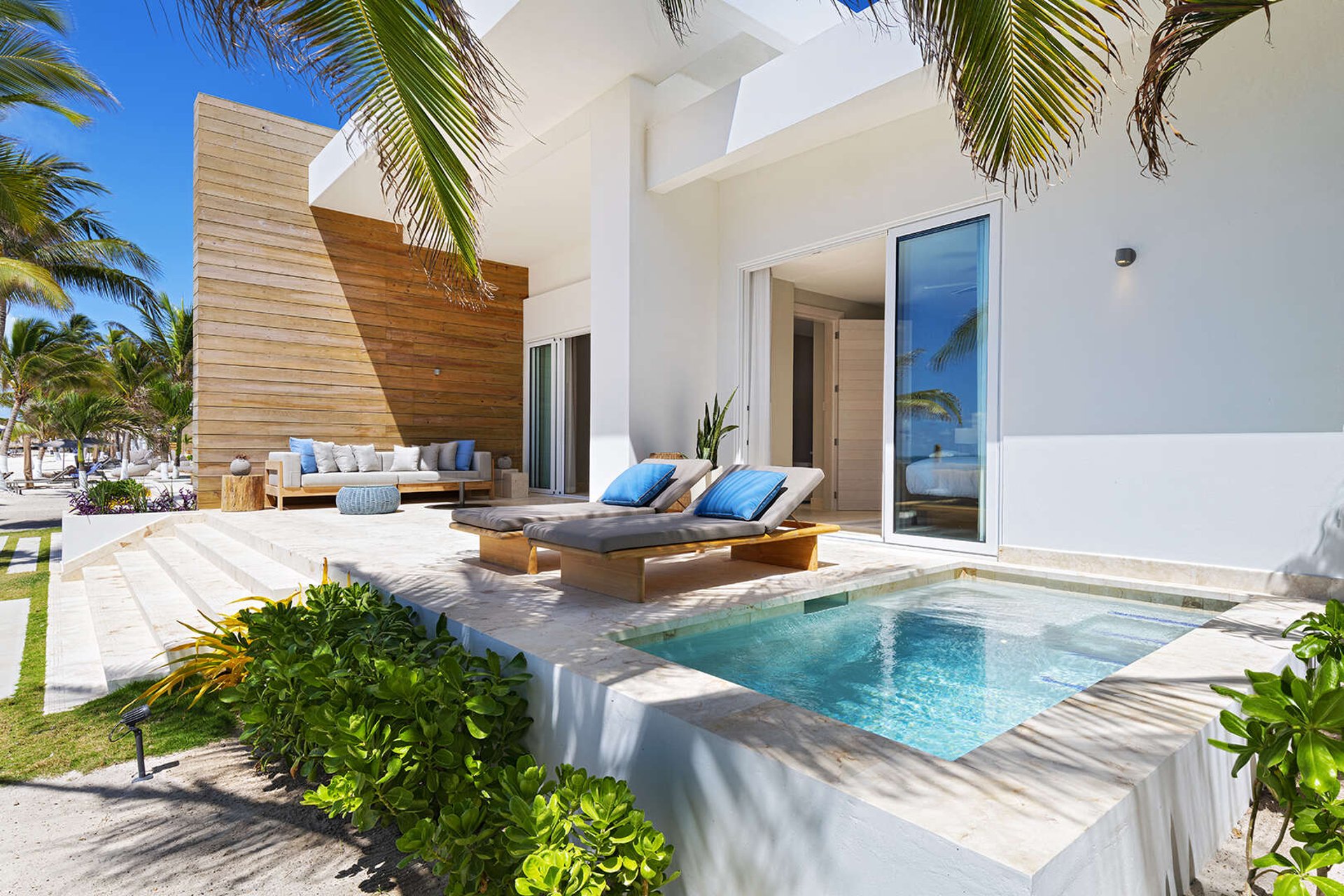 Oceanfront 3 BDM Villa with Plunge Pool - 1