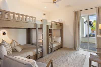 Cinco: two sets of full size bunks, direct outdoor access and en suite bath