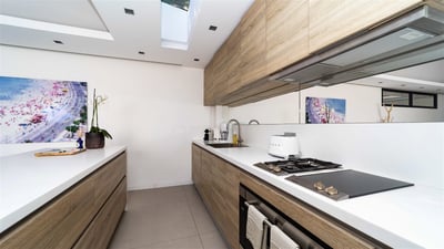 Kitchen & Dining Area
