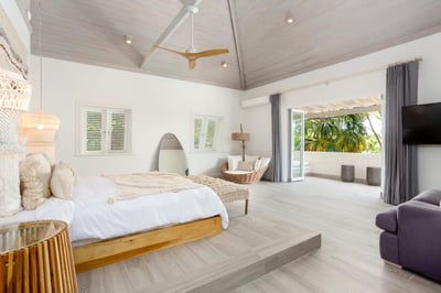 Luxury Villa Photo #22