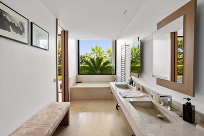 Luxury Villa Photo #31