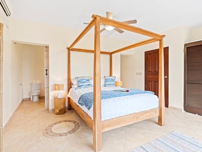 Luxury Villa Photo #36