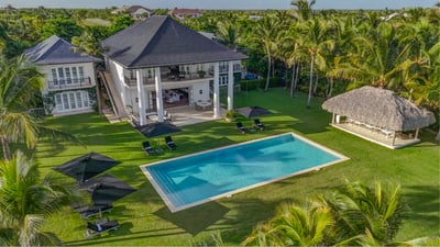 Luxury Villa Photo #6