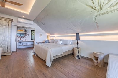 Luxury Villa Photo #47