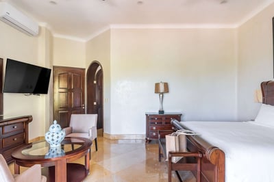 Luxury Villa Photo #38