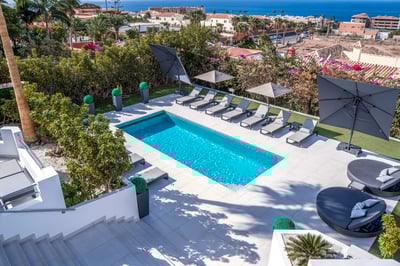 Luxury Villa Photo #4