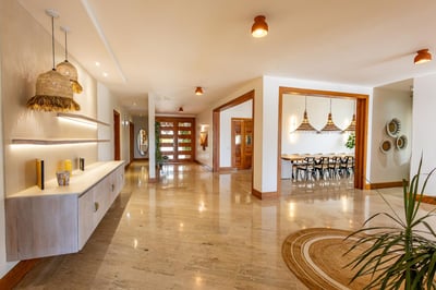 Luxury Villa Photo #16