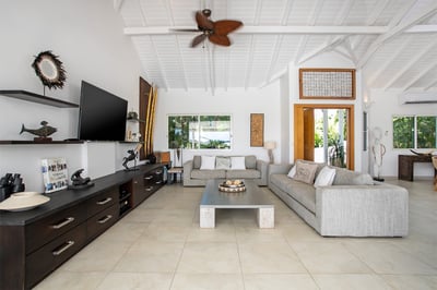 Luxury Villa Photo #25