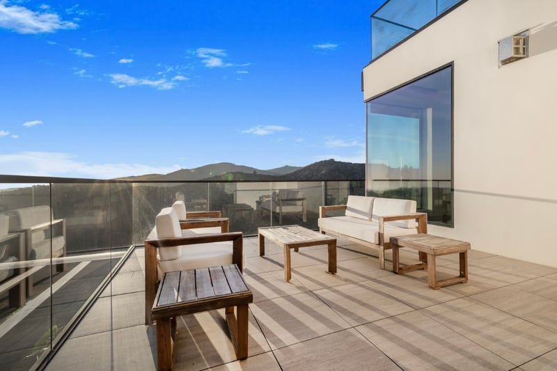 Linda Flora Modern Estate