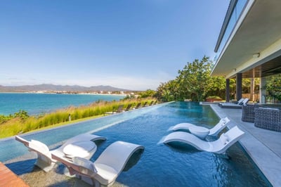 Luxury Villa Photo #9