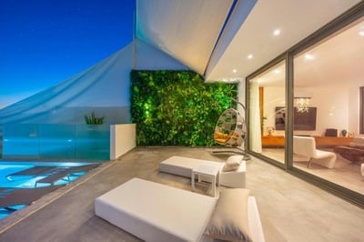 Luxury Villa Photo #9