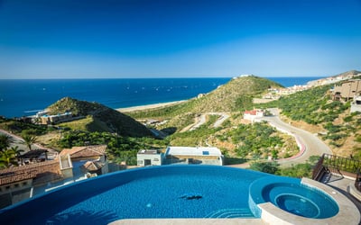 Luxury Villa Photo #18