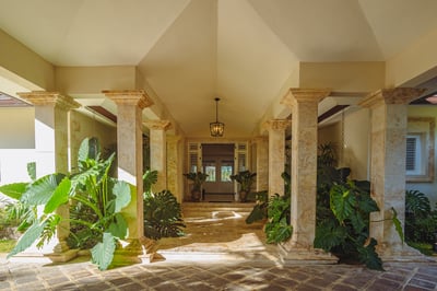 Tortuga D9 - Newly renovated golf villa located just steps from private beach