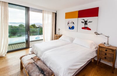 Luxury Villa Photo #15