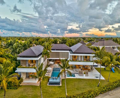 Luxury Villa Photo #2