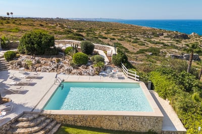 Luxury Villa Photo #9