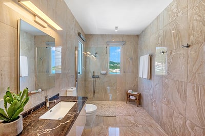 Luxury Villa Photo #35