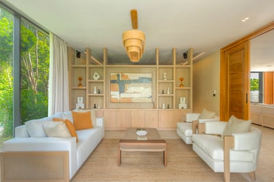 Luxury Villa Photo #17