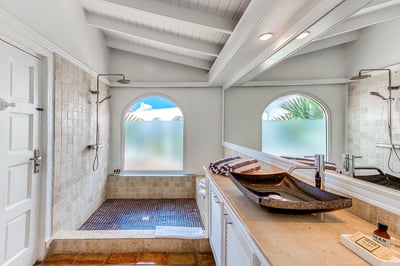 Luxury Villa Photo #42