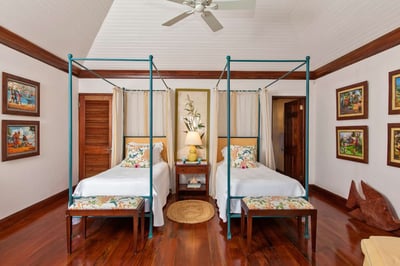 Luxury Villa Photo #24