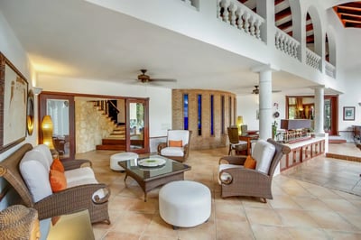 Luxury Villa Photo #18
