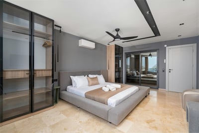 Luxury Villa Photo #26
